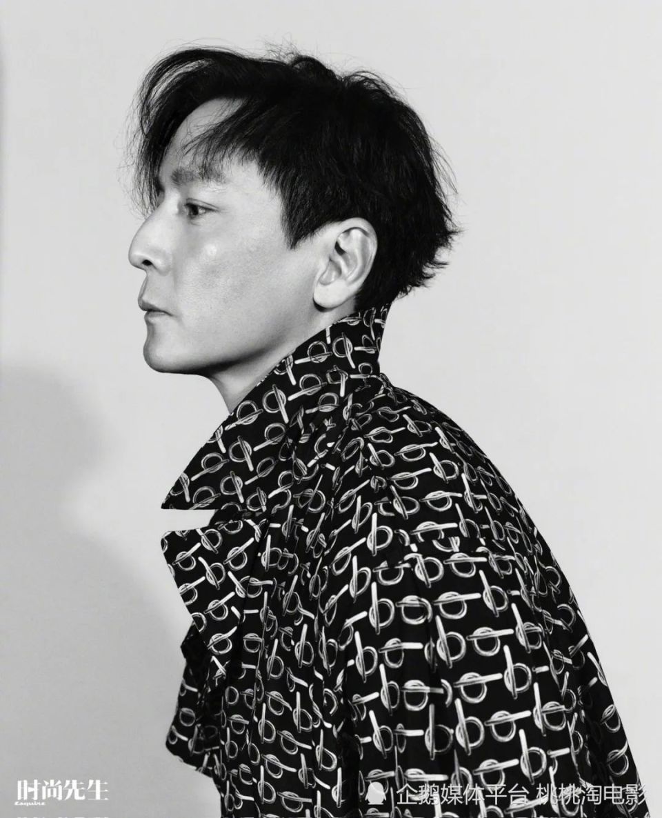 男星吴彦祖《时尚先生》封面大片,不老男神帅气依旧
