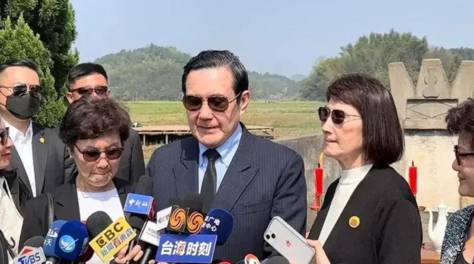 岛内名嘴邱毅:收台有3种模式,和统,武统,智统