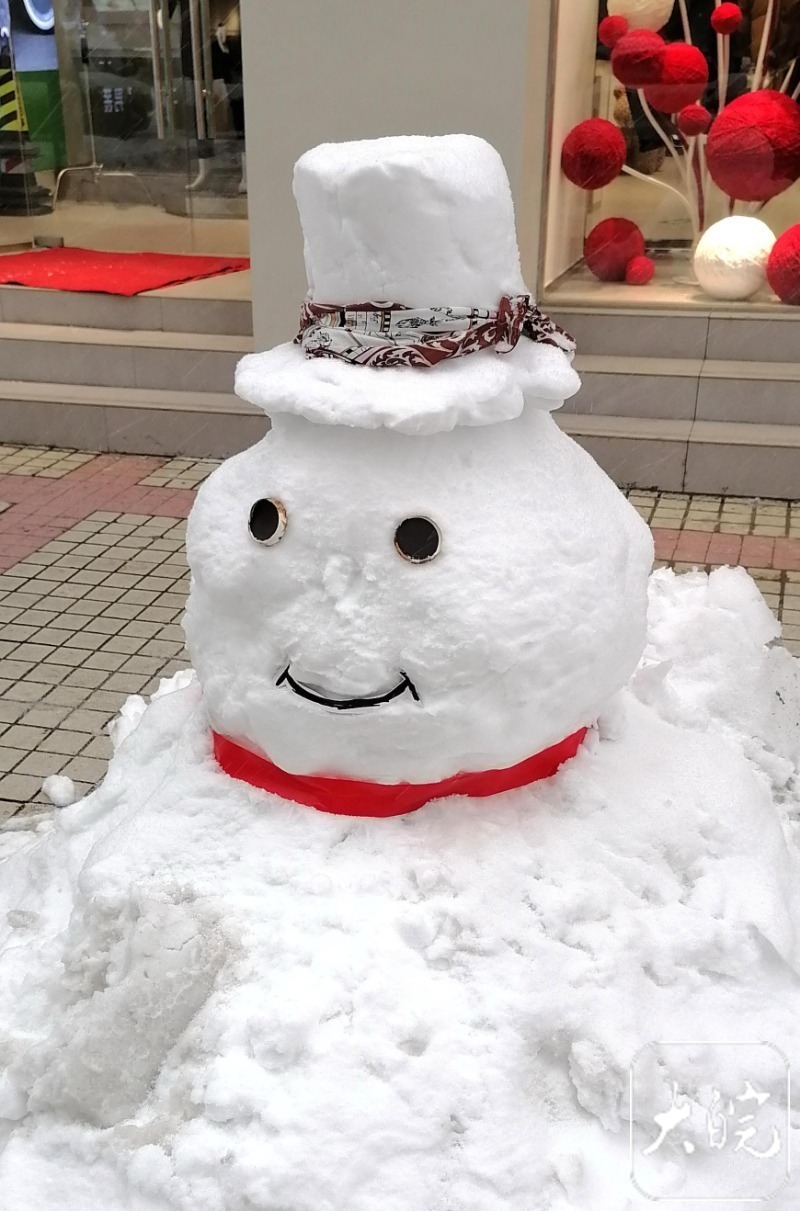 堆雪人的照片真实图片