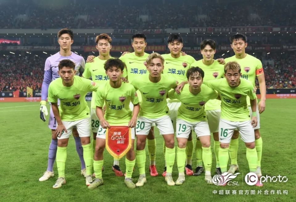 本场比赛,深圳队继续以全华班出场,陈国良担任场上队长.