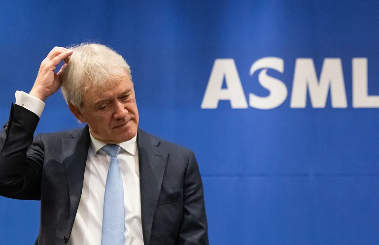 据悉,荷兰阿斯麦(asml)公司生产的光刻机是全球制造最先进芯片所不可