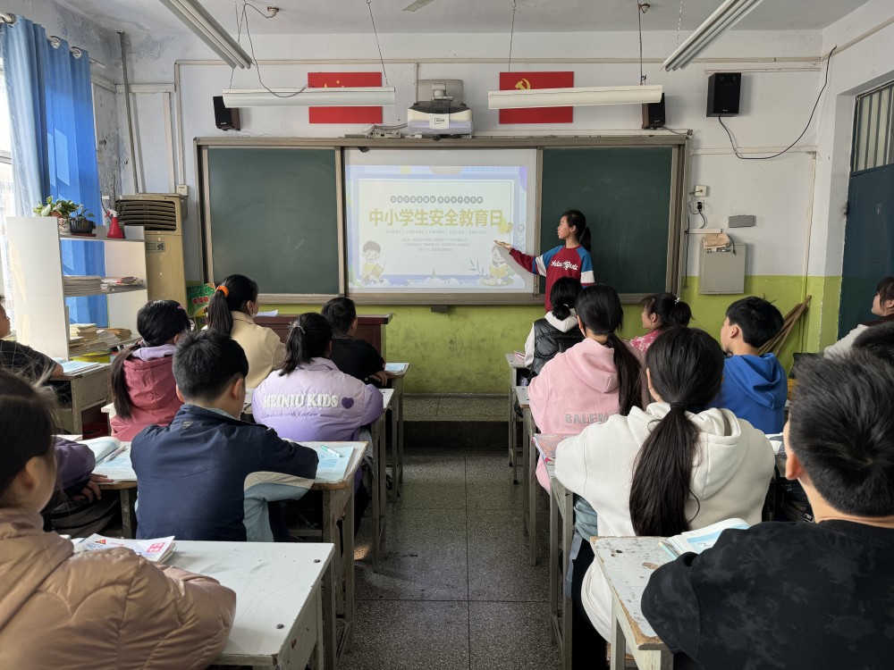 上街区铝城小学图片