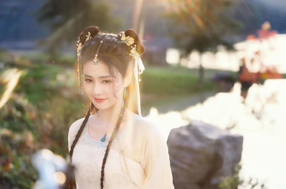 长月烬明:同样演罗云熙的"恋人",白鹿,陈钰琪对比,差异明显_腾讯新闻