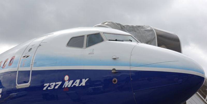 北京時間1月27日上午10:23左右,一架註冊號為b-20c8的波音737max8