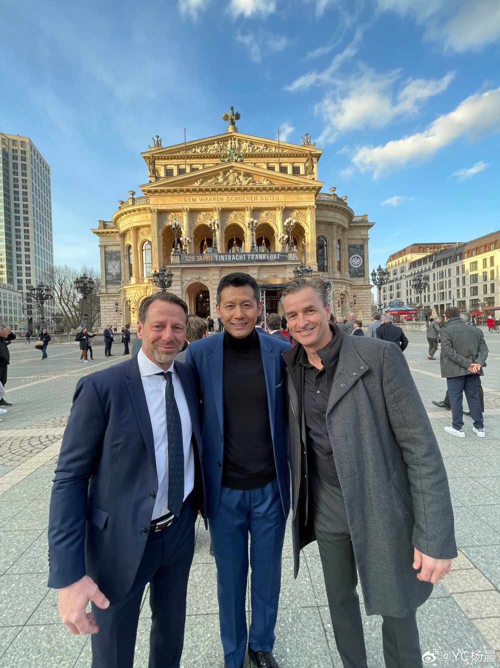 这是真名宿杨晨前往法兰克福参加俱乐部成立125周年庆典