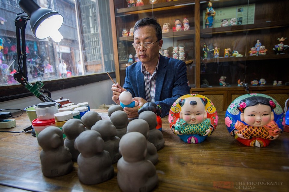 中国三大泥塑之一的无锡惠山泥人,经过上千年传承,曾经名震江南