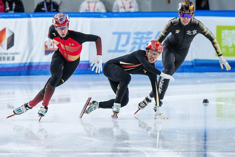 短道速滑孙龙获得公开组男子1000米冠军2