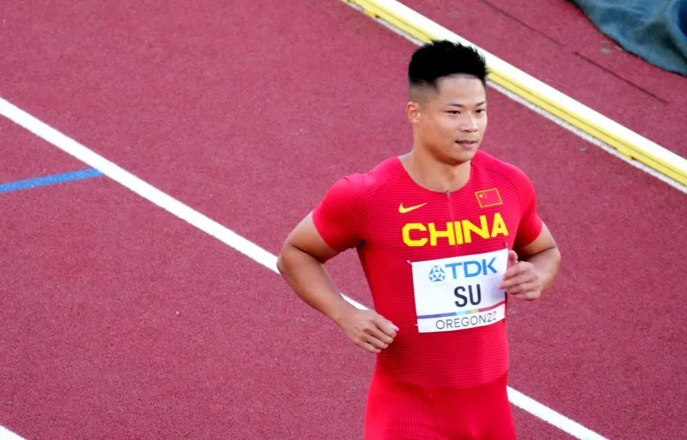 其团队技术专家也发现,苏炳添一发力的时候,肌肉力量提不上来