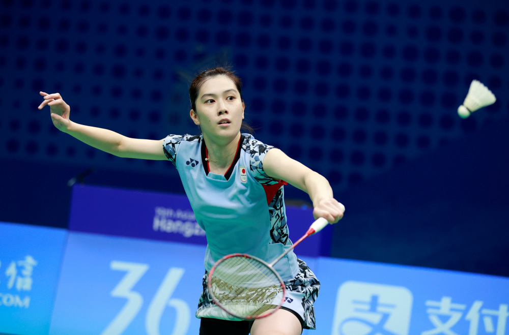 9月30日,日本队选手大堀彩在比赛中.她以1比2不敌中国队选手陈雨菲.