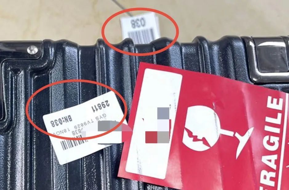 哪些托运行李最先下飞机？两招助你最快取到行李！_腾讯新闻