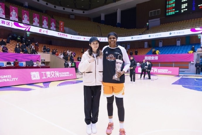 河北女篮球员郭子瑄晒照春天在哪里吖春天在这里