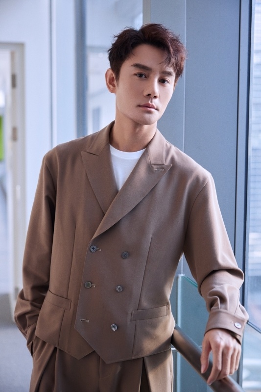 一线男星被曝欠钱不还,王凯遭追账50万引热议,疑涉及税务问题