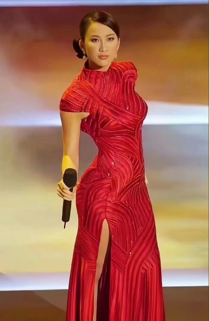 外媒称李玟去世为巨星陨落她是第一个站在奥斯卡舞台的华人歌手