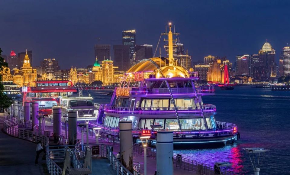 520携手心爱的ta,到黄浦江畔吹吹江风,也是约会的优选.