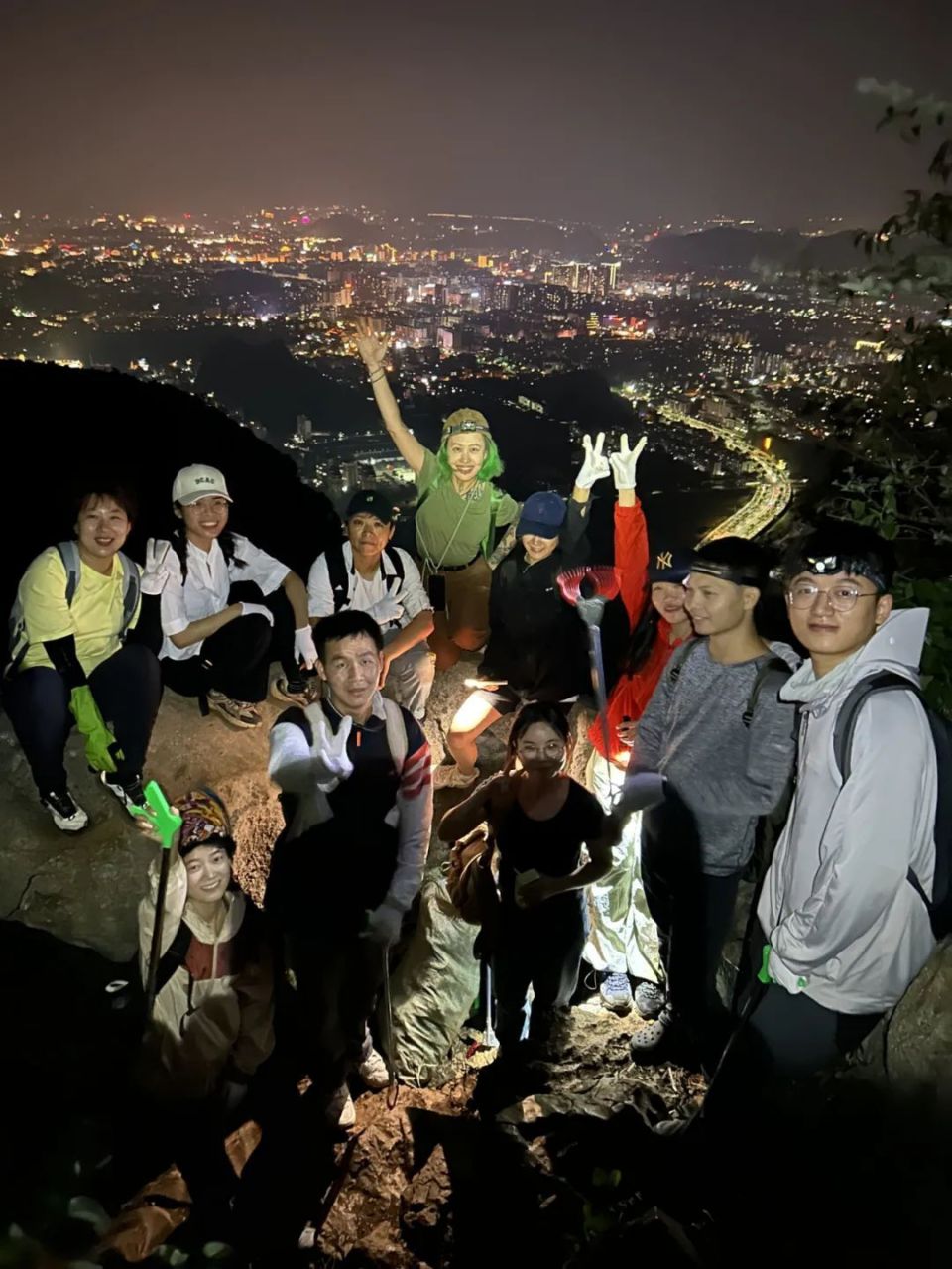 这群捡垃圾的年轻驴友让桂林更美了