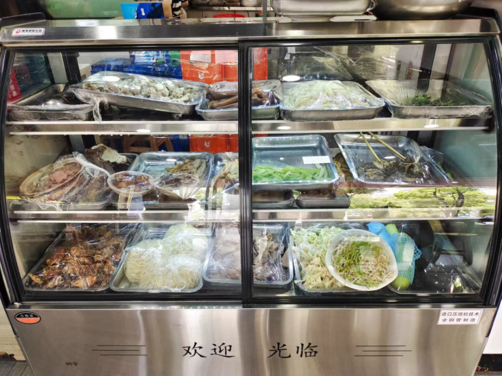 检查情况芳香牛肉面5月14日,临泉县市场监管局来到城东街道,以小餐饮