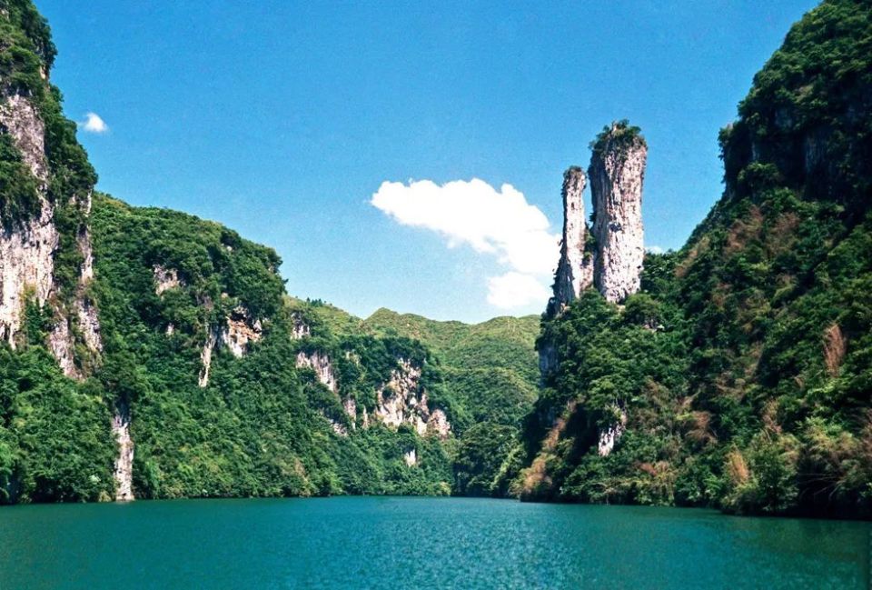 县杉木河旅游开发有限公司相关负责同志,国内旅行社代表及贵州日报