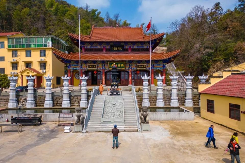 米积村除了樱花红,山顶的天龙寺也颇有故事,还提供便民斋饭_腾讯新闻