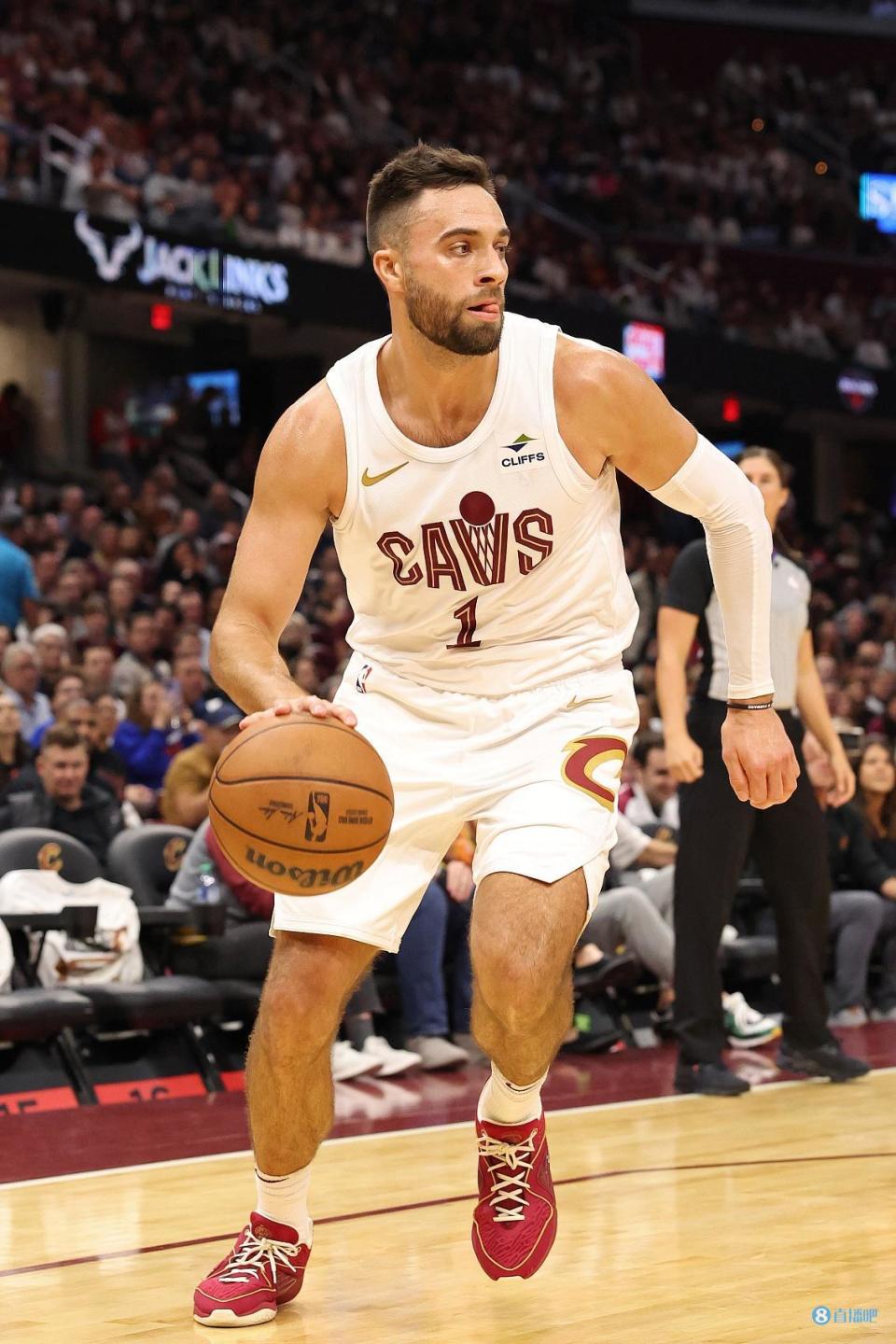 斯特鲁斯打满首节8投5中独揽13分 三分4投3中