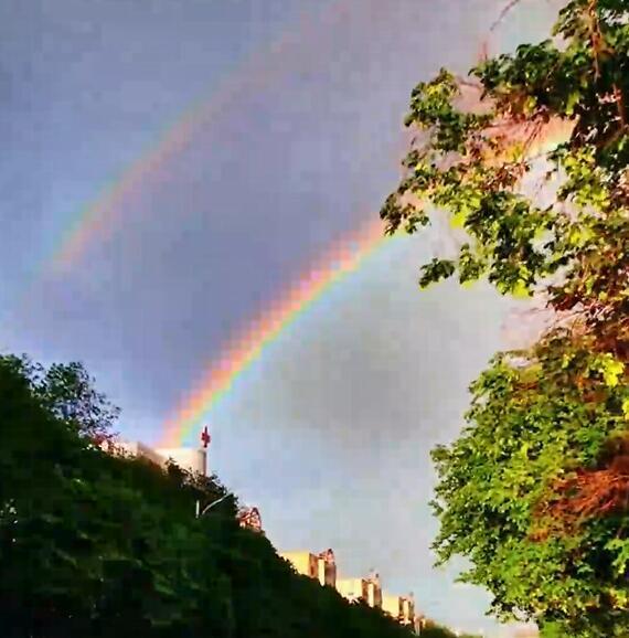 哈密雨后现巨大双彩虹