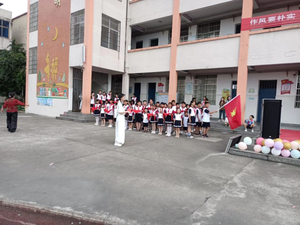 华溪小学开展庆六一文艺汇演活动