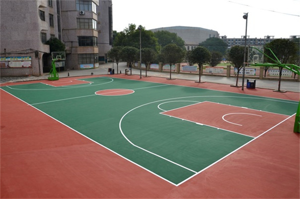 嘉禾五中篮球场穿上新衣