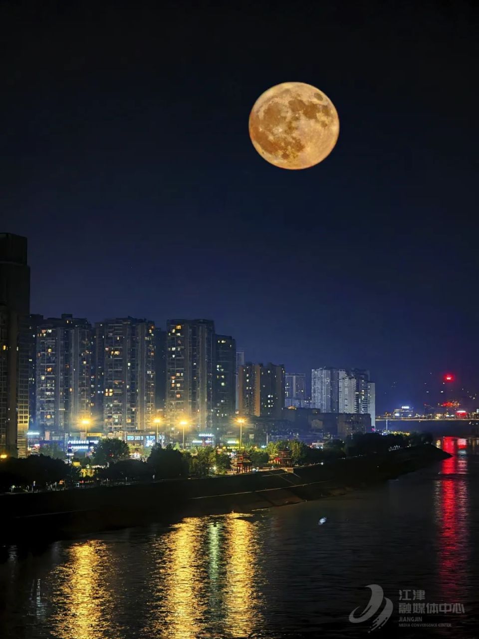 今年首个超级月亮闪耀江津