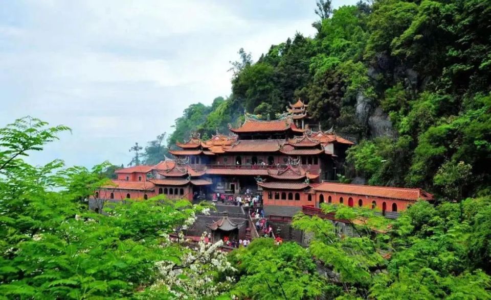 今天,世界旅游小姐齐聚安溪清水岩