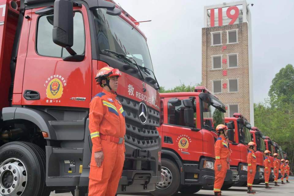 深圳市龙华区消防救援队伍再添新力量