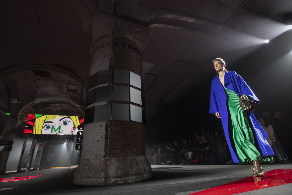 巴塞罗那080时装周掠影_腾讯新闻