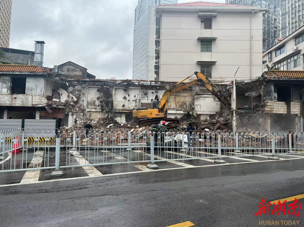 拆除违法违章建筑 持续提升城区品质_腾讯新闻