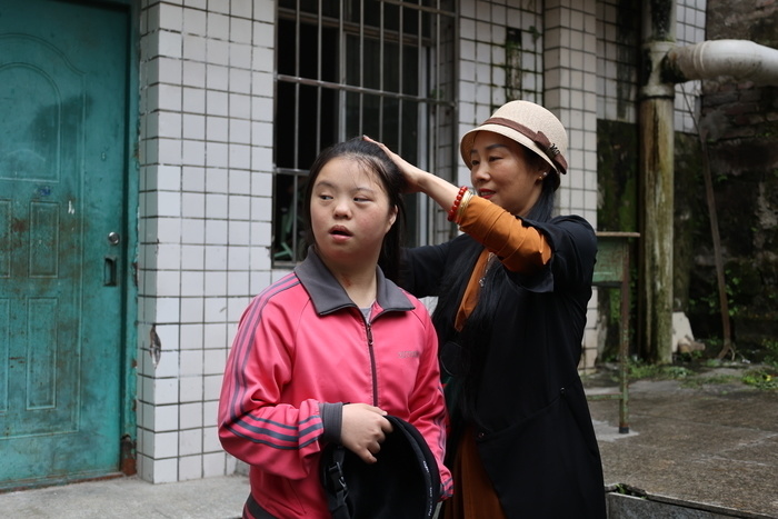 重启人生——"唐氏女孩"殷秋华的川剧变脸梦