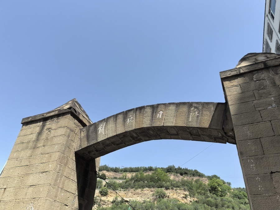 延安《解放日报》:在清凉山几孔窑洞里写下光辉一页新闻,向"新"而生