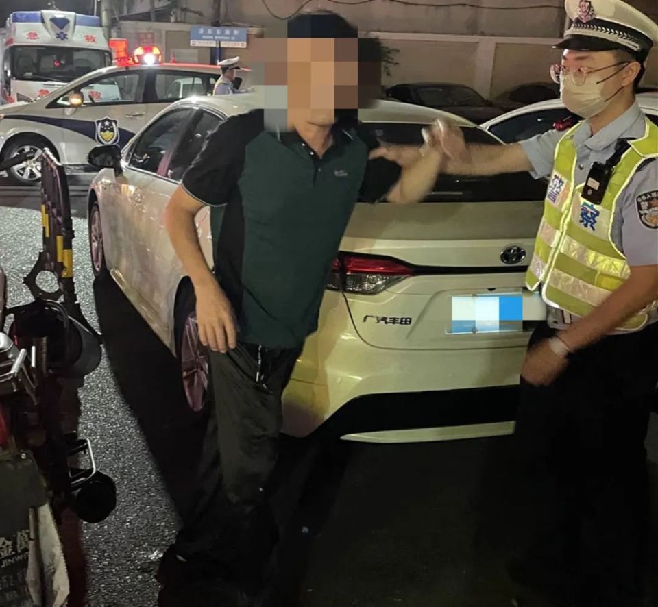汕头詹某,辛某!酒驾当街被查!