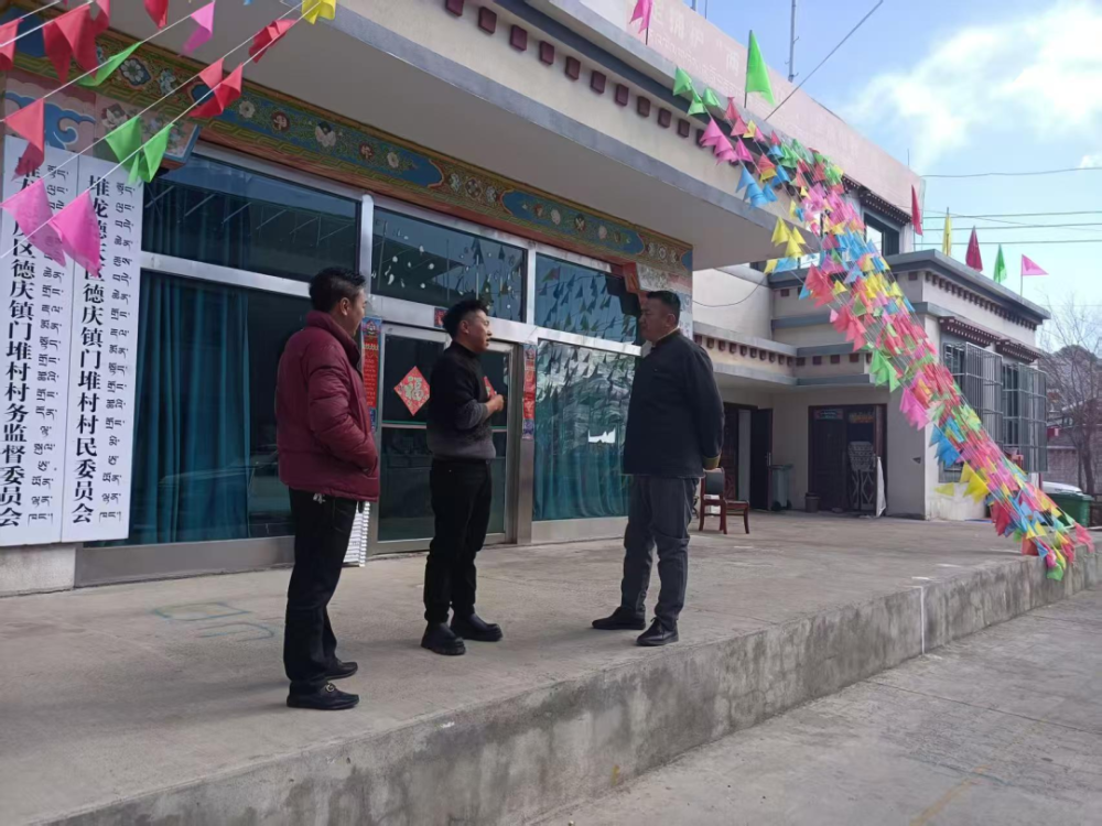 堆龙德庆区政府副区长杨开颜到贾热社区开展"四下基层