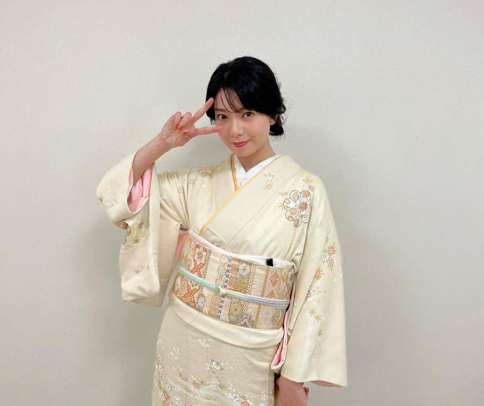 今天对阵中国男篮的比赛,森宽和同样来到现场,为主队以及丈夫助威.