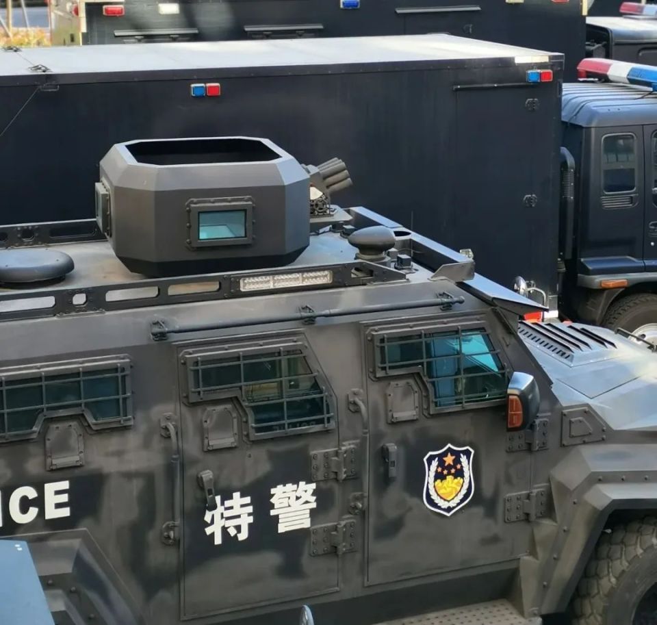 帅气特警,炫酷直升机,高精尖反恐武器……让你一次看个够!