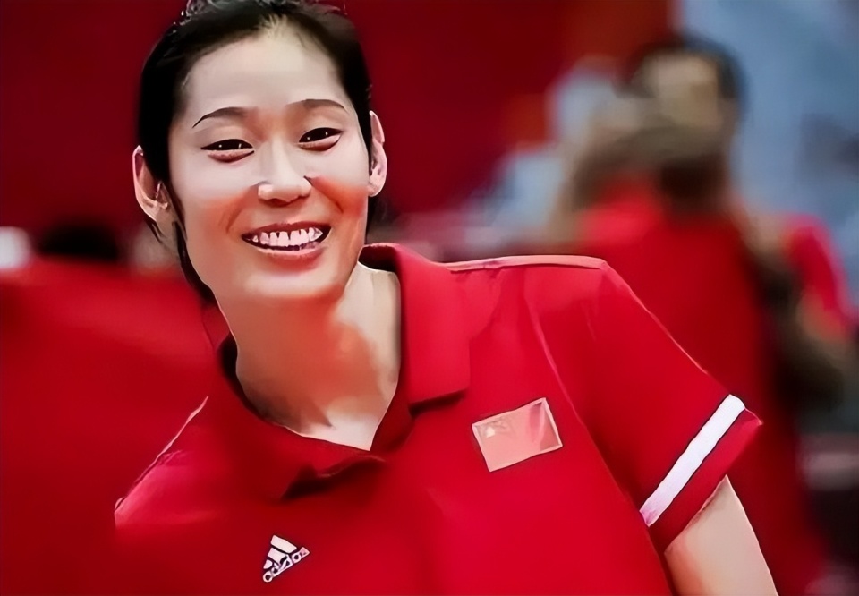 朱婷深夜官宣回归中国女排,被网暴遭遇低谷一度提出退役申请