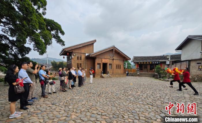 漳州市外办供图南靖县是福建重点侨乡和台胞重要祖籍地,辖区拥有土楼