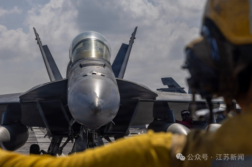 美国海军“亚伯拉罕·林肯”号航空母舰打击群已进入中东水域，特朗普：打不打还没定_腾讯新闻