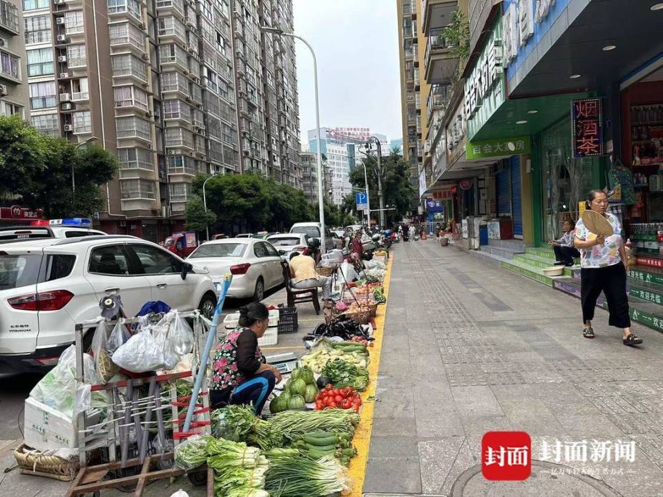 "占道经营"成风景 四川达州人性化管理游摊小贩升腾城市烟火气