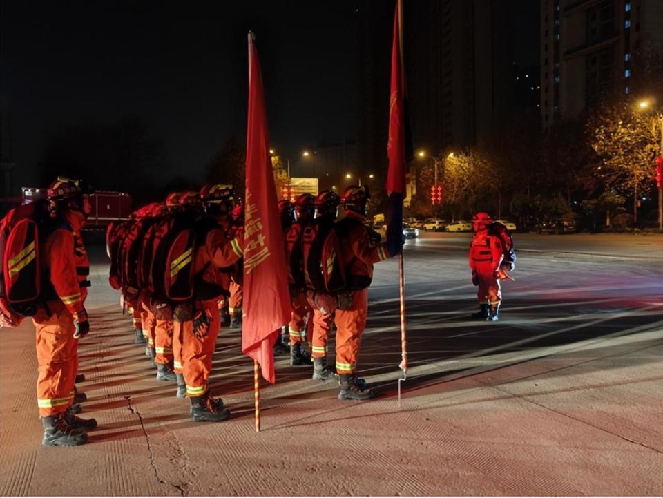 陕西驰援震区!消防救援队已做好增援准备,地震局派6人赴灾区开展工作