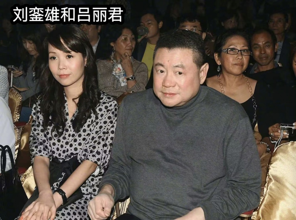 宝咏琴育有一子一女,和旧爱吕丽君也有一儿一女,和现任妻子甘比有两女