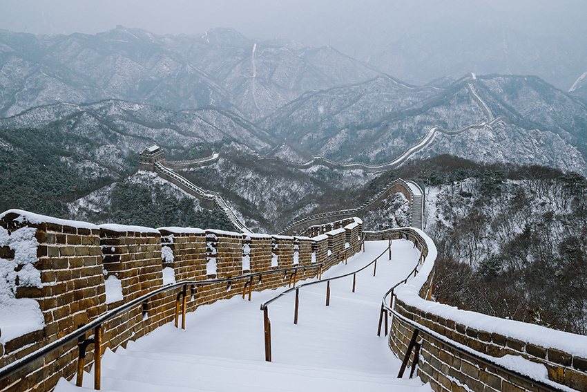 组图:八达岭长城覆盖春雪 显别样魅力