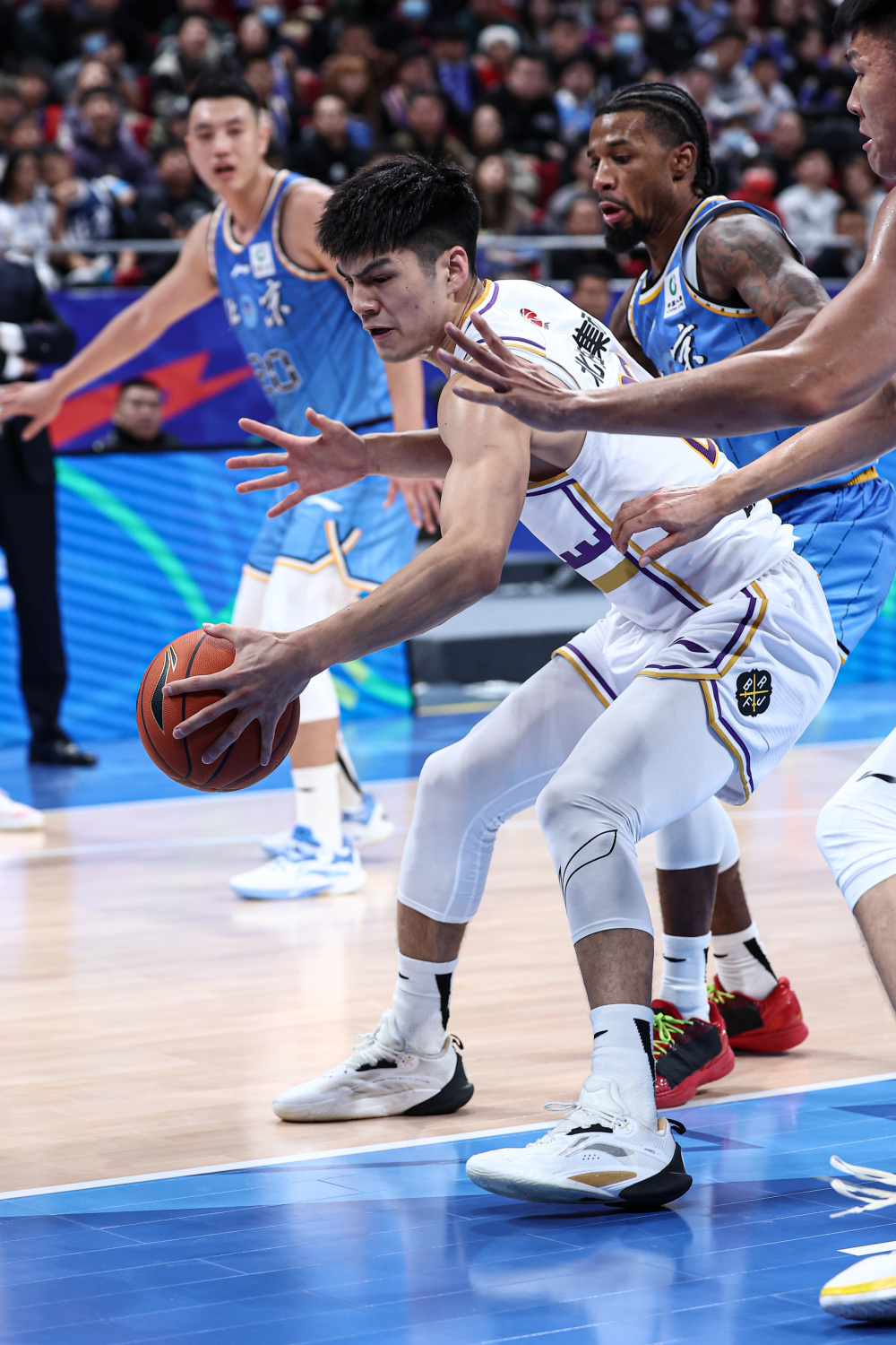 篮球——cba常规赛:北京控股胜北京北汽_腾讯新闻