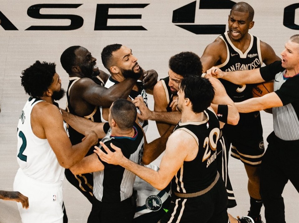 名记:追梦格林将因锁喉戈贝尔被禁赛5场