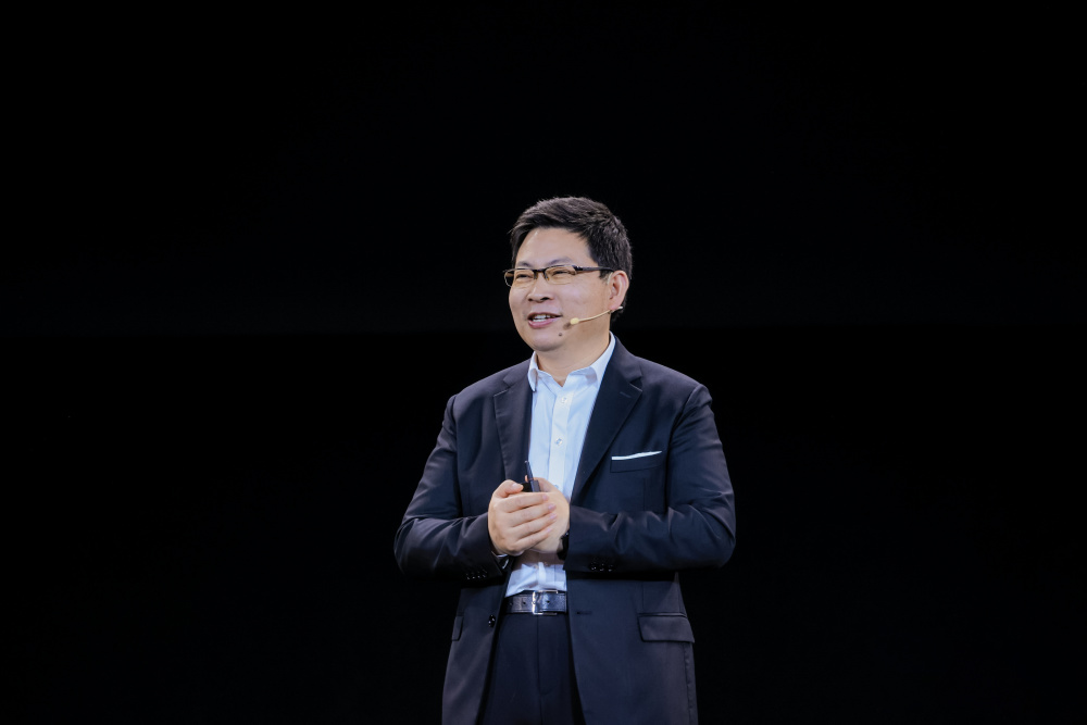 爱吹牛的余承东,又开始"吹牛"了|钛媒体焦点_腾讯新闻