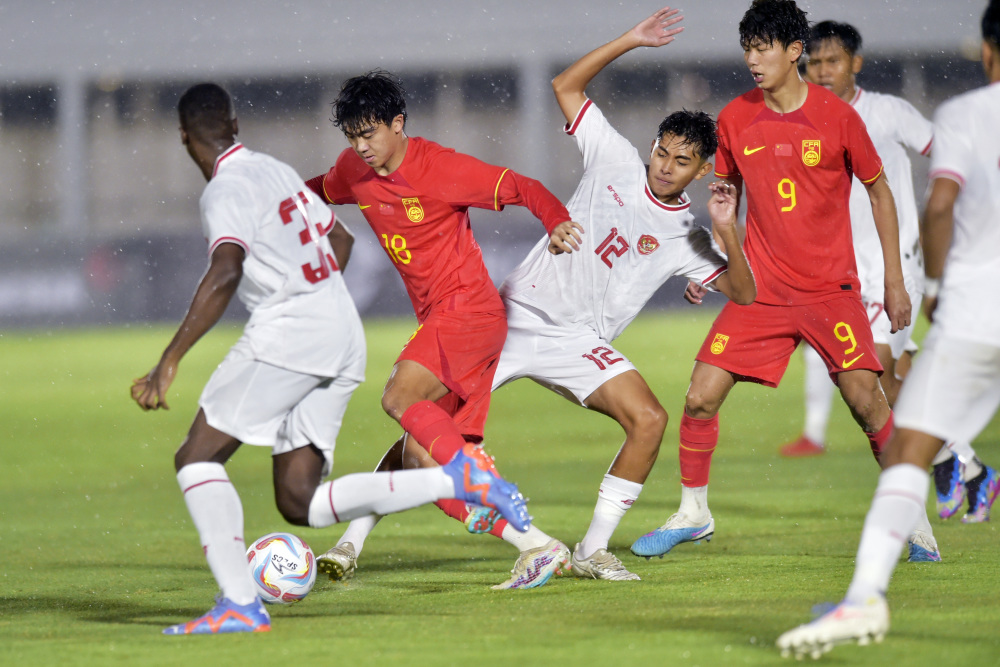 足球——国际青年友谊赛:中国队战平印尼队