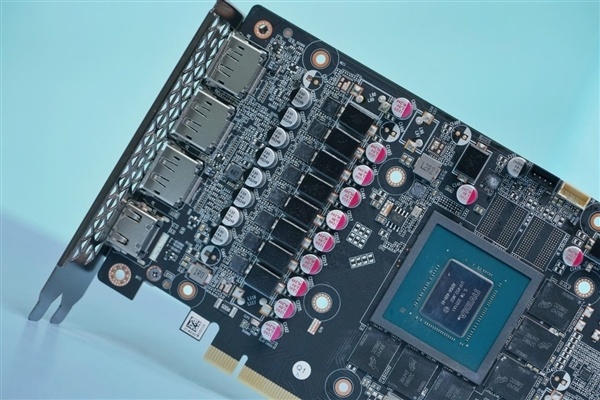 涂鸦外观玩趣十足索泰rtx4070ti天启oc欧泊白图赏