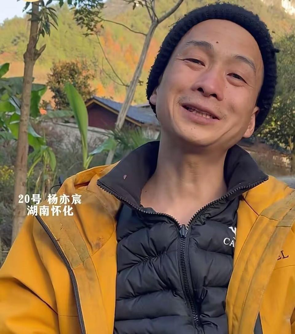 建弟”和“扛海碗”因身体原因退出，张家界荒野求生挑战赛目前还剩11名决赛选手-腾讯新闻